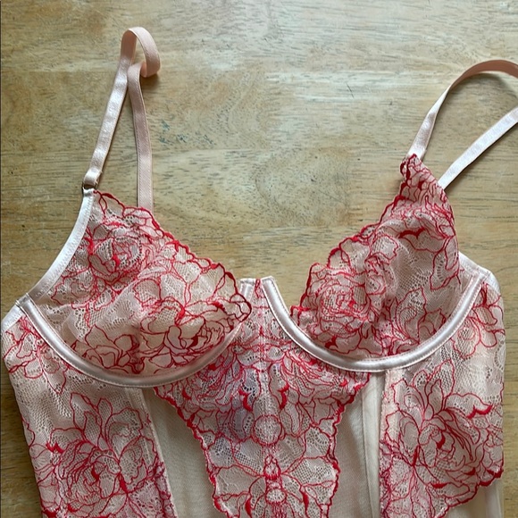 Savage X Fenty Red and Cream Bra with Underwire Support - Picture 3 of 10